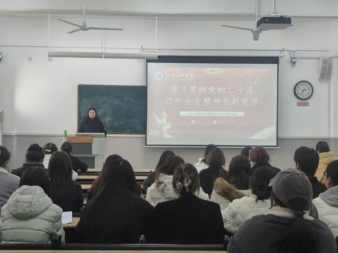 一群人在开会  AI 生成的内容可能不正确。