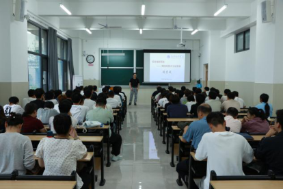 生物工程学院召开2025级储能专业介绍会