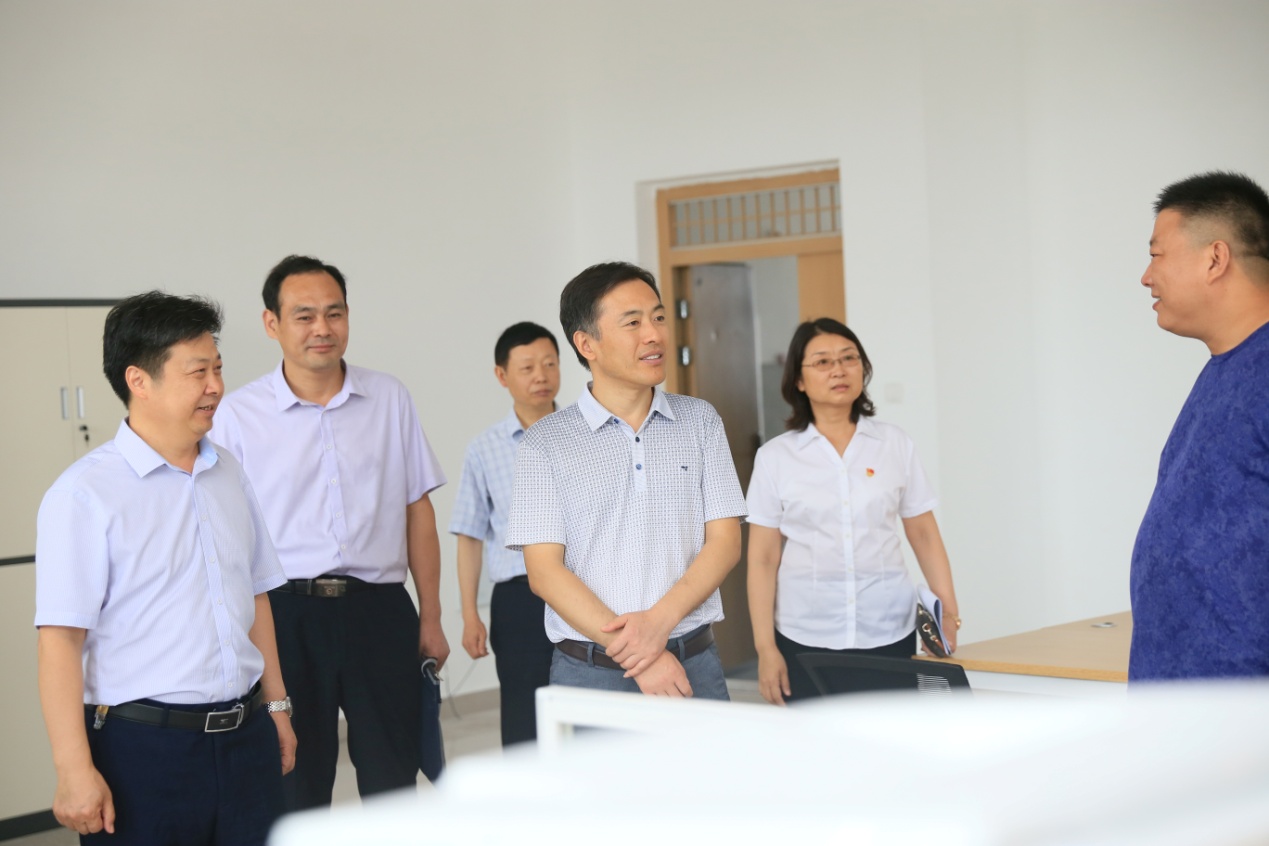 校长李成伟、副校长王霞一行检查指导我院新学期开学准备工作