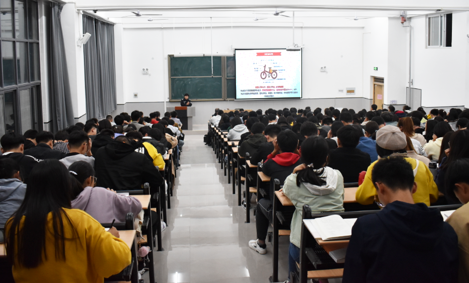 交通安全知识法律讲座现场