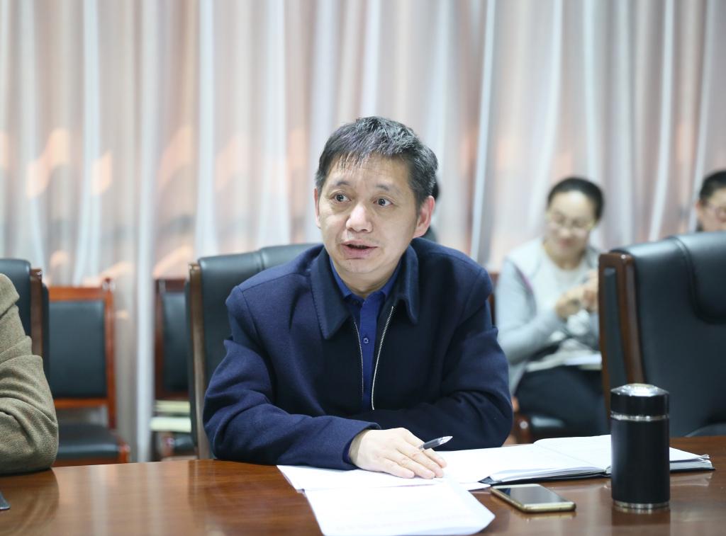 副院长张宝剑主持会议