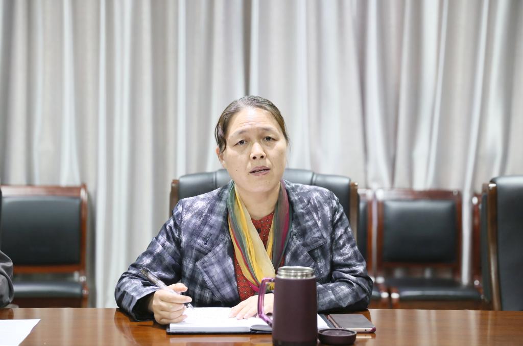 院党委副书记张慧辉主持会议