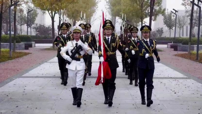 一群人站在路上走 AI 生成的内容可能不正确。