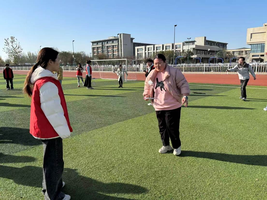 2025.11.27我校2025年教职工健身月“一分钟托羽毛球”比赛圆满结束5