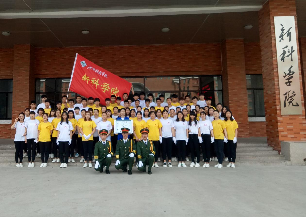 我院学生方队集体合影
