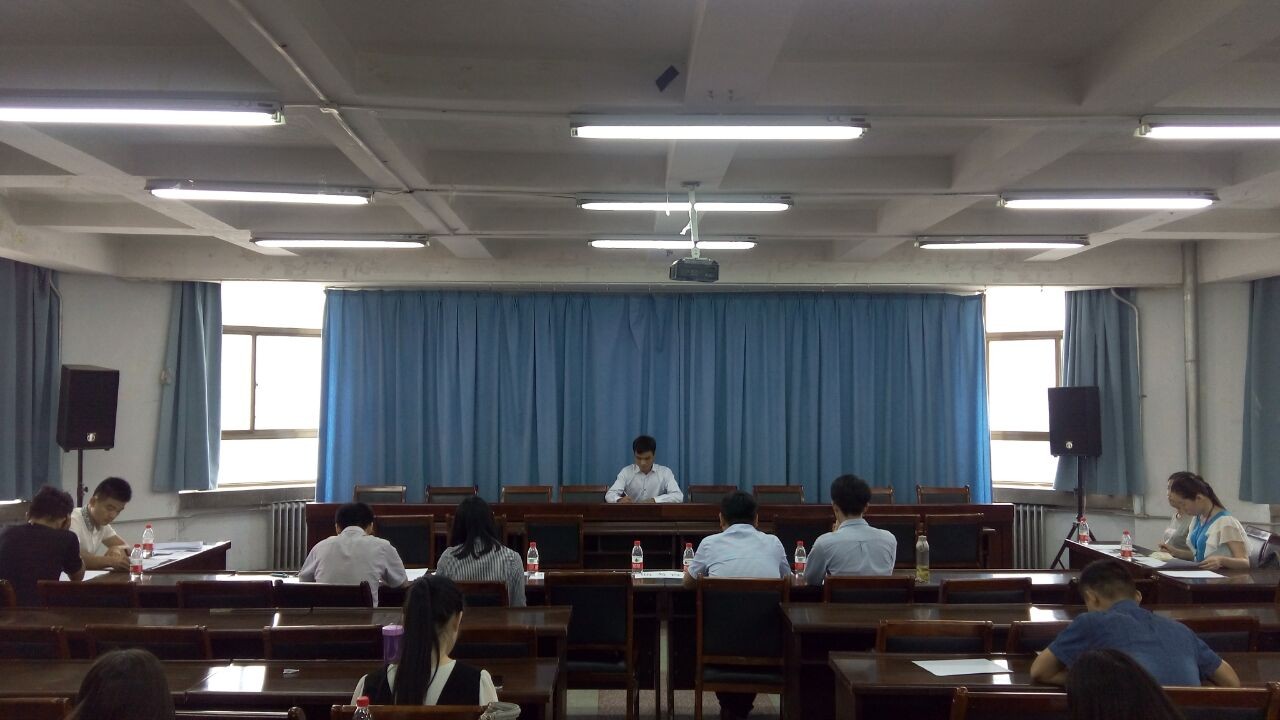 学生党员李军生参加新科学院首届公务员模拟面试
