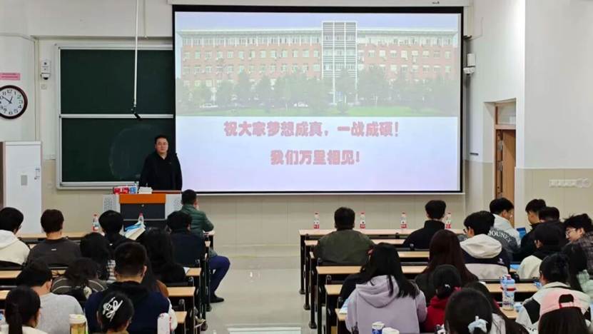 会议室里的人们 AI 生成的内容可能不正确。