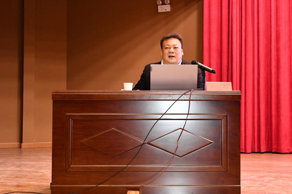 河南科技学院团委书记于江傲作专题报告