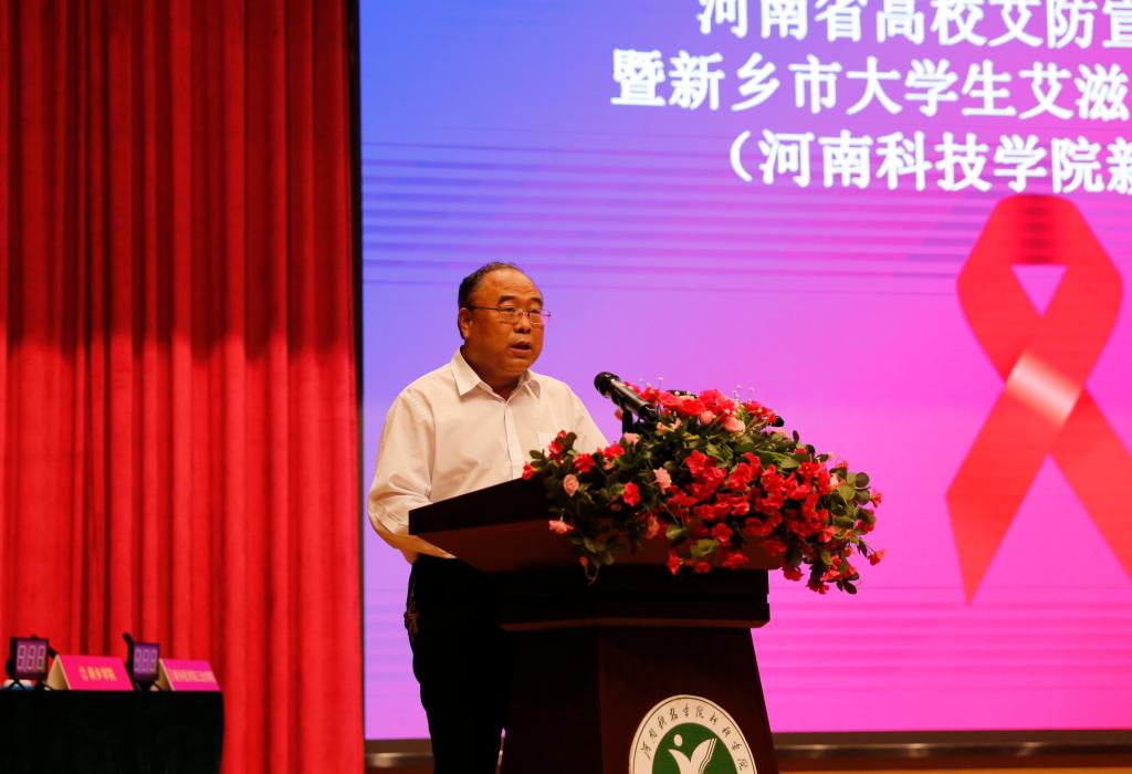 新乡市卫生健康委副主任栗仁学致辞