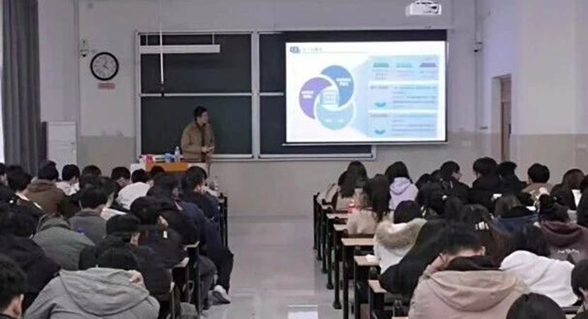 会议室里的人们 AI 生成的内容可能不正确。