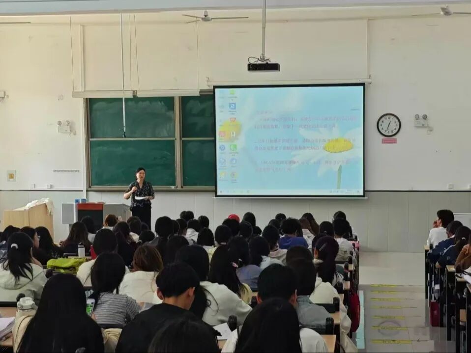 外国语学院团委学生会召开第三次例会