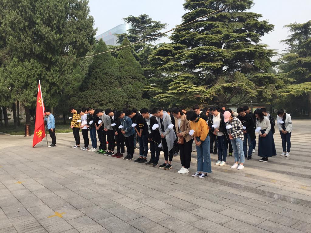 缅怀革命烈士