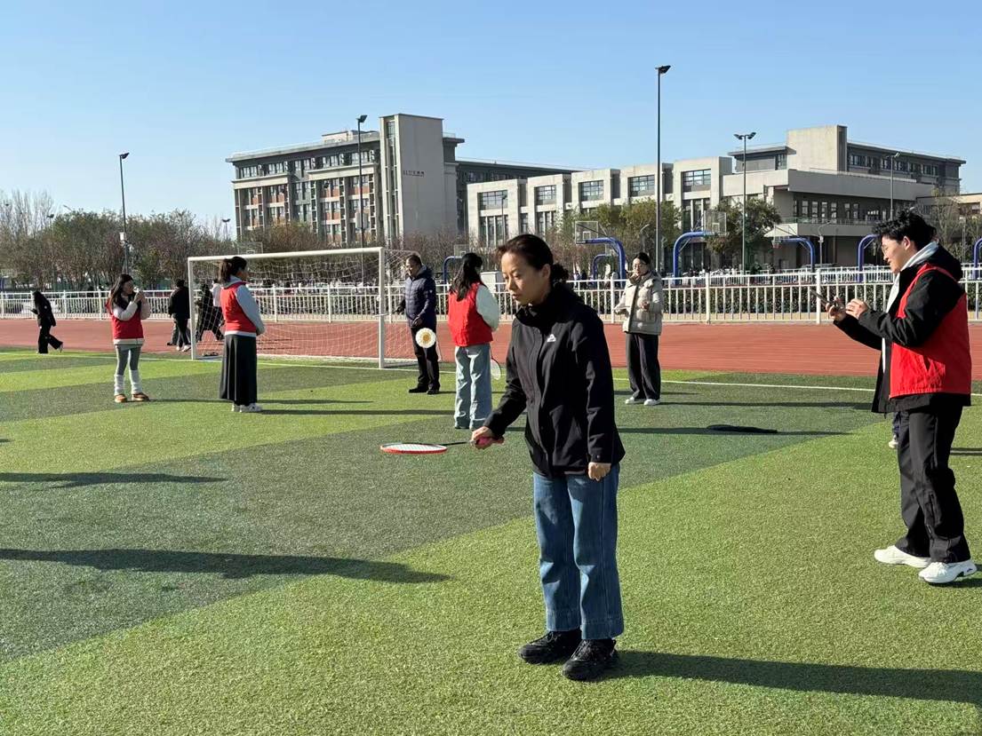 2025.11.27我校2025年教职工健身月“一分钟托羽毛球”比赛圆满结束6
