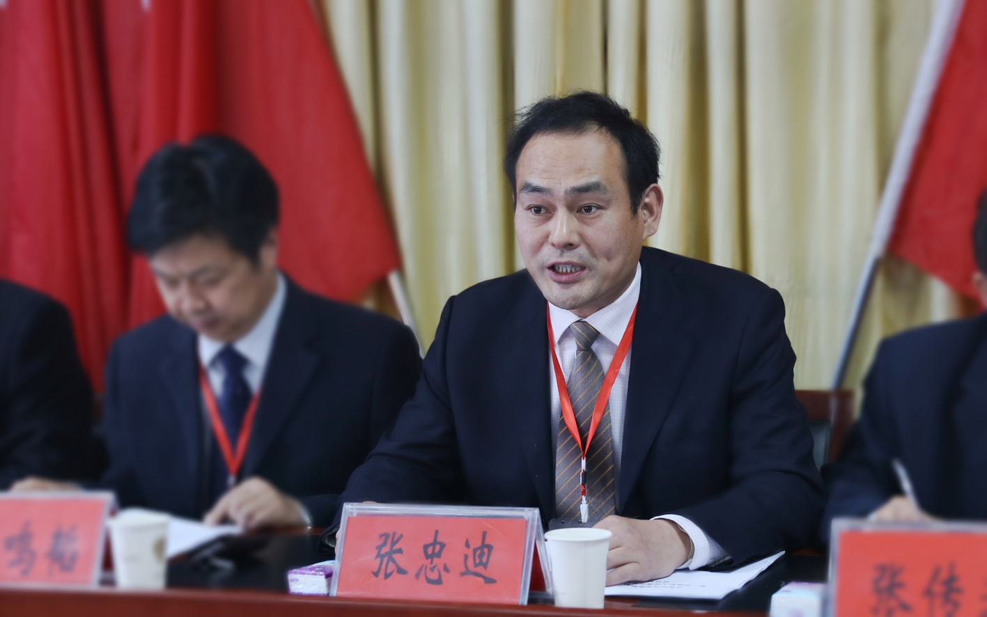 院党委书记张忠迪作《河南科技学院新科学院人事管理办法(草案)》的起草情况说明